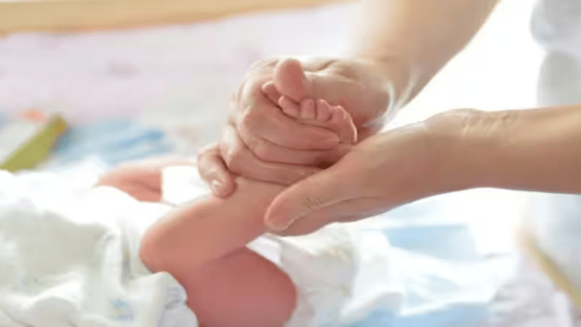 आंघोळ केल्यावर मऊ टॉवेल वापरून फक्त शरीरावरील पाणी पुसून टाका. टॉवेलने घासून शरीर स्वच्छ करणे टाळा.