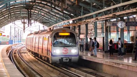delhi metro woman death