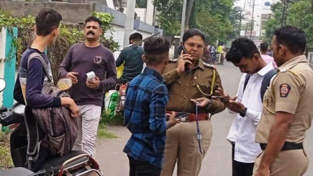 special campaign of Dhule Superintendent of Police for those loitering outside schools colleges