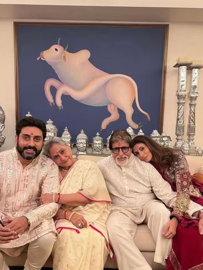 Bachchan Family | Bachchan Family News | Bachchan Family Secret | Aishwarya rai never replies on whatsapp group
