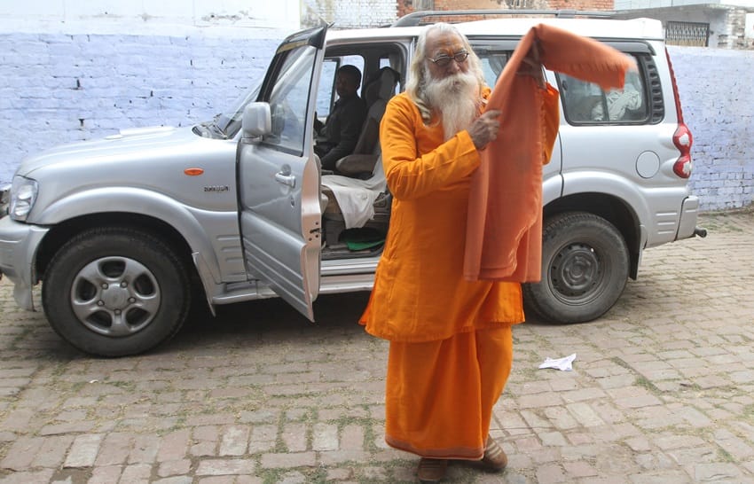 ram temple ayodhya pujari