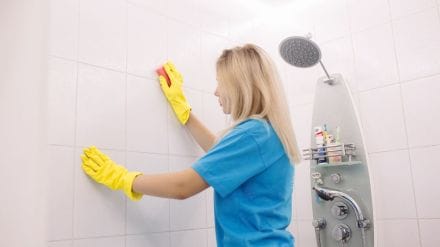 how to clean bathroom