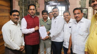 Jalgaon District Collector ordered the bank officials pay salaries secondary teachers through nationalized banks
