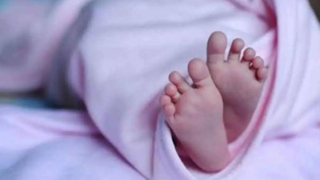 dead newborn girl in a hospital toilet dead newborn girl in a hospital toilet