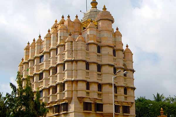 मुंबईतील सिद्धिविनायक मंदिर प्रसिद्ध आहे.