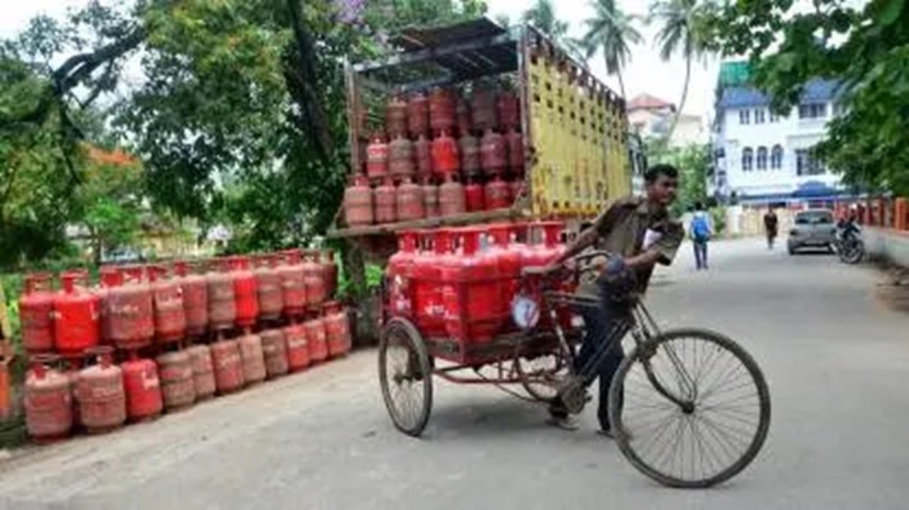 यासह गोल आकारामुळे सिलिंडर सहजरीत्या एका ठिकाणाहून दुसऱ्या ठिकाणी घेऊन जाता येते. याच कारणांमुळे सिलिंडरचा आकार गोल असतो.