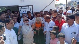 kite flying chhagan bhujba makarsankaranti election oppositions yeola, nashik maharashtra politics