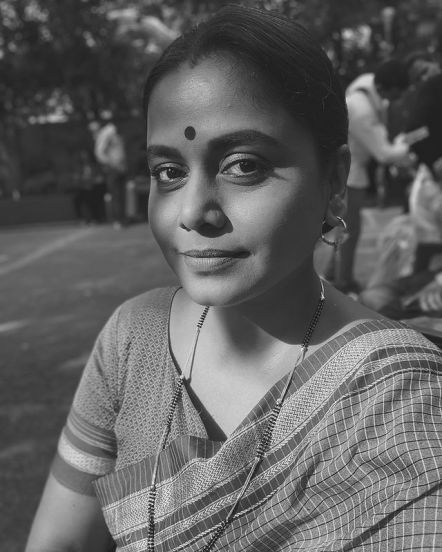 Actress Hemangi Kavi
