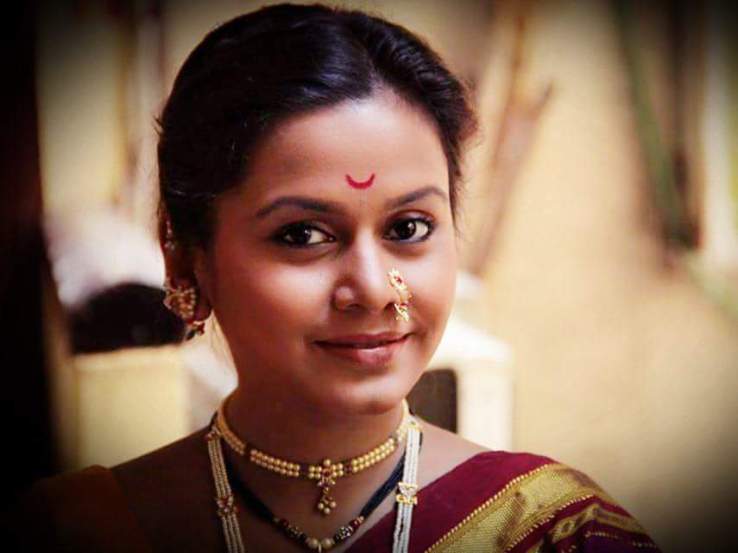 Actress Hemangi Kavi