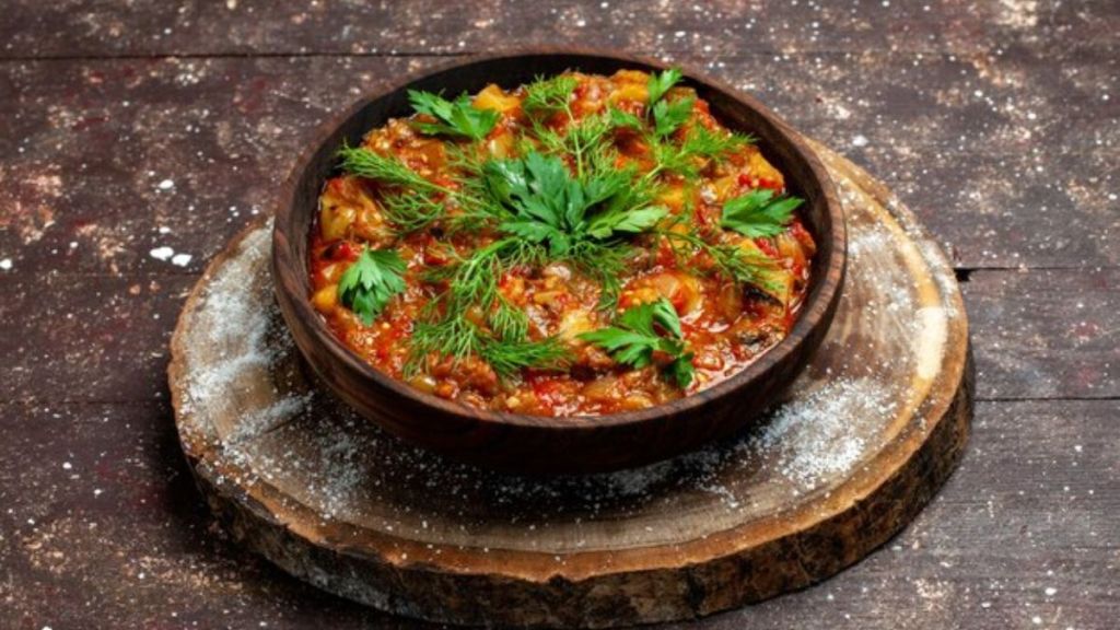 Maharashtrian style pith perun shimla mirchi bhaji recipe