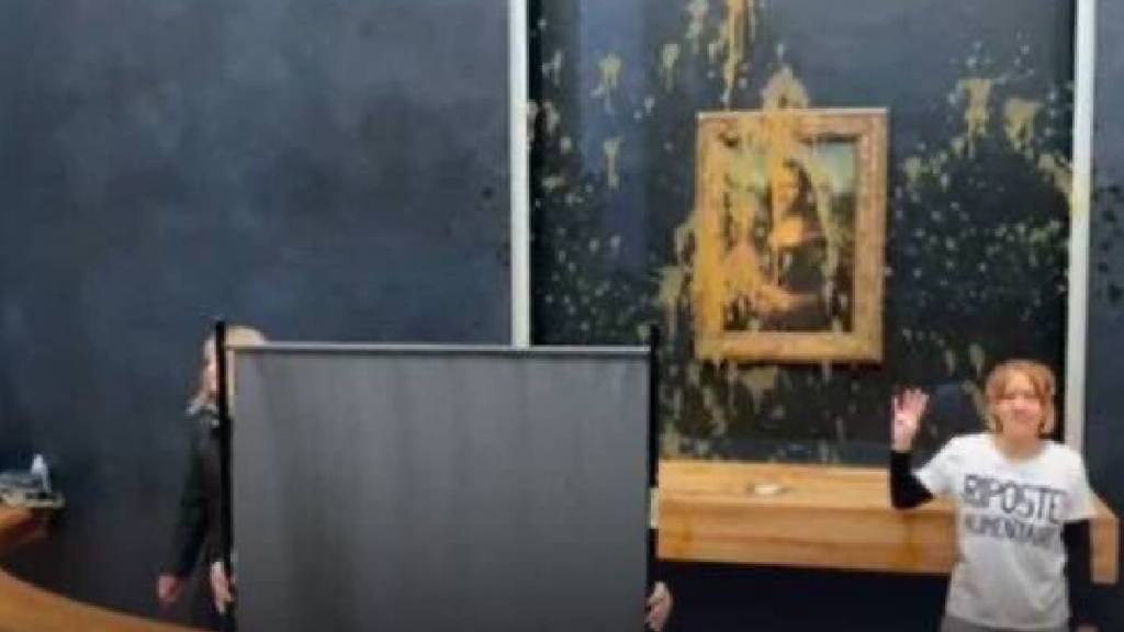 Mona Lisa painting splattered with soup in Paris