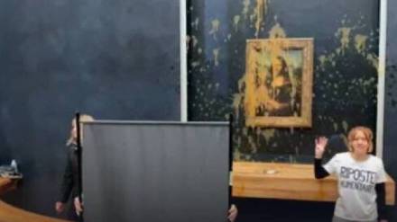 Mona Lisa painting splattered with soup in Paris