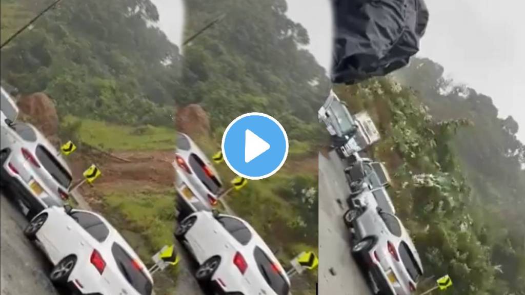 landslide suddenly started on the vehicles parke in the jam watch the video of this accident