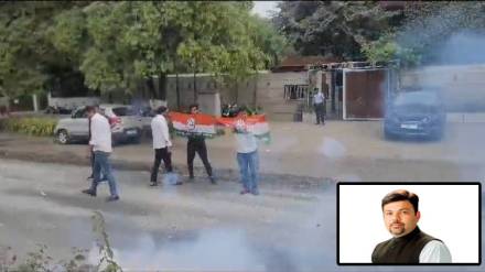 sunil Kedar supporters burst crackers