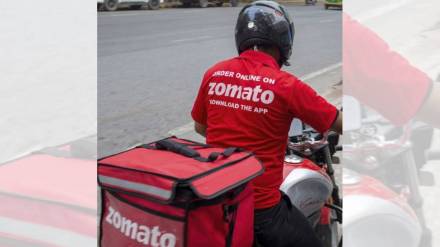 Food delivery app Zomato announced to give Bluetooth enabled helmets to its delivery partners