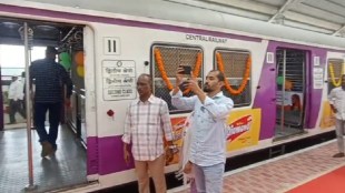 Local tain, huge response from passengers, uran, kharkopar, panvel, narendra modi, खारकोपर लोकल, प्रवाशांचा उदंड प्रतिसाद, उरण, खारकोपर, पनवेल, नरेंद्र मोदी,