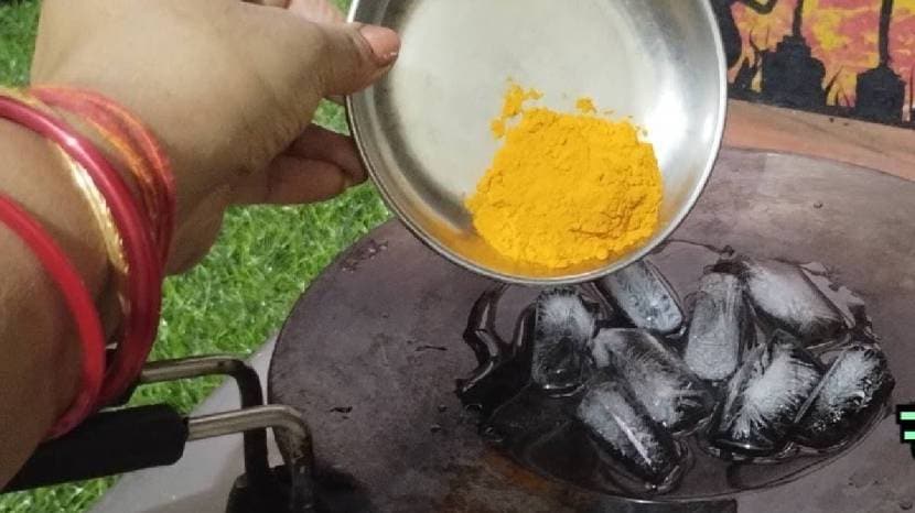 Turmeric And Ice On Hot Pan Tawa Cleaning Tip Kitchen Jugaad 