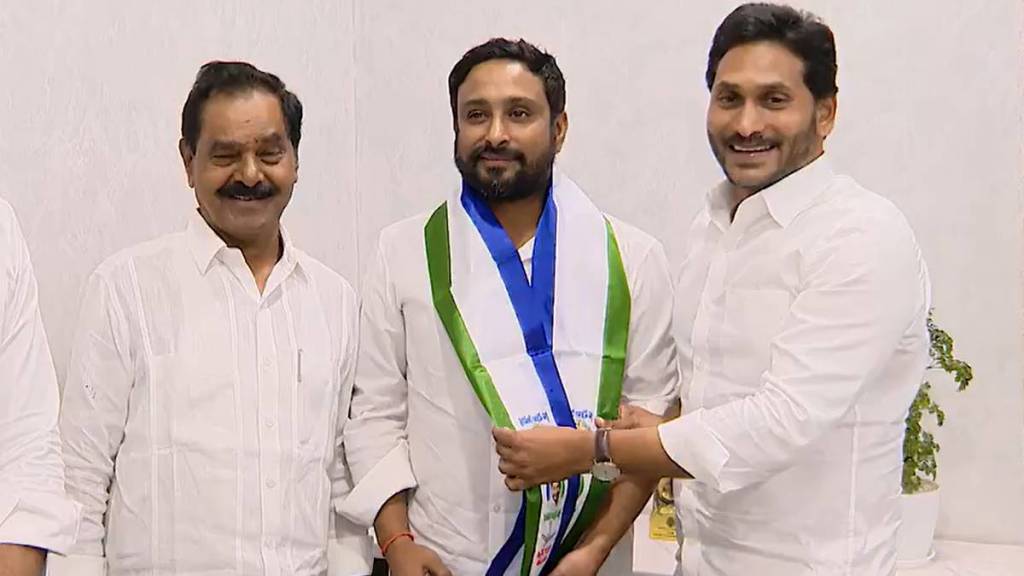 Ambati Rayudu quit the YSRCP Party