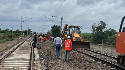 Railway mega block Many trains will be cancelled between Pune and Lonavala Railway mega block Many trains will be cancelled between Pune and Lonavala