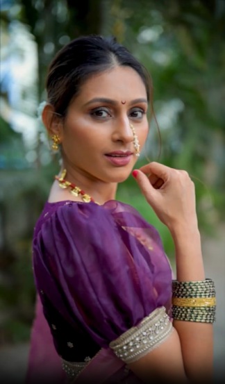 Reshma Shinde Pink Nauvari Saree