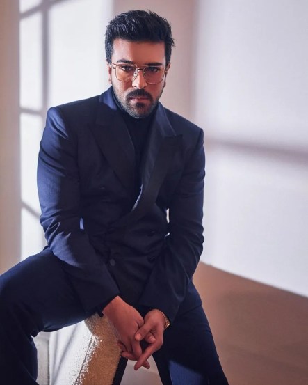 There are many actors in Indian cinema who are interested in cricket along with acting.