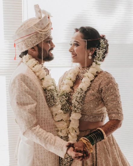 मग समीरच्या घरच्यांनी पुढाकार घेतला. सोनल-समीरला लग्नासाठी एकमेकांबद्दल विचार करा, असं सांगितलं. (फोटो सौजन्य - सोनल पवार इन्स्टाग्राम)