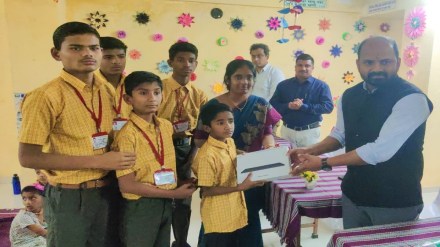 Hi tech education deaf students