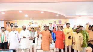 sudhir mungantiwar criticize Rahul Gandhi