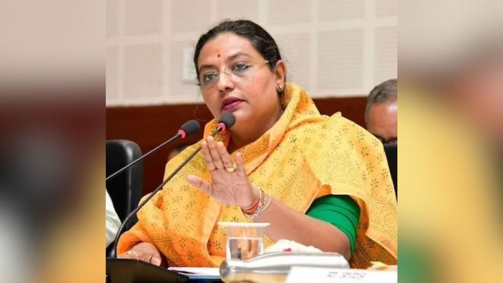MLA Yashomati Thakur allegation that Shinde-Fadnavis government is promoting in schools and colleges too