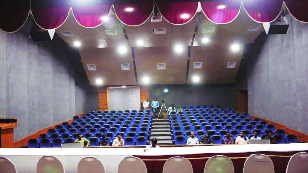 Thane Municipal Corporation reduce the rental rates Ram Ganesh Gadkari Rangayatan Dr. Kashinath Ghanekar Natyagruha Marathi language programs Thane Municipal Corporation reduce the rental rates Ram Ganesh Gadkari Rangayatan Dr. Kashinath Ghanekar Natyagruha Marathi language programs