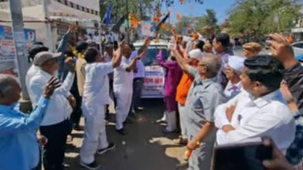 various parties protested against governments by carrying out funeral procession of evm