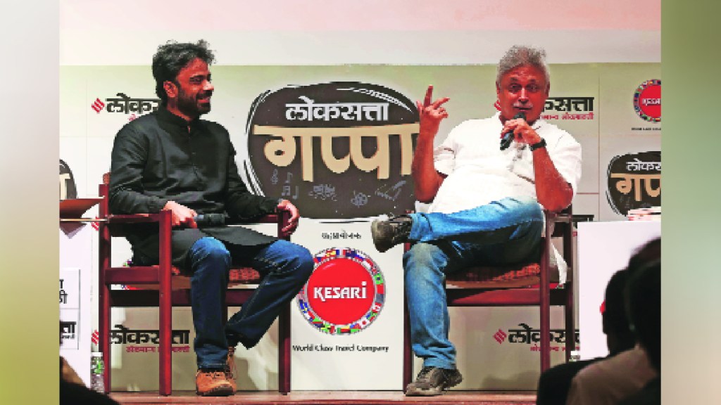 Loksatta lokrang Popular actor Piyush Mishra on the stage of Loksatta Gappa Loksatta lokrang Popular actor Piyush Mishra on the stage of Loksatta Gappa