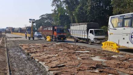 next six months traffic jam in palghar due to concrete roads work on national highways zws 70