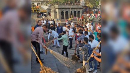 shinde group nashik cleanliness campaign thackeray group yuva sena rally show of power