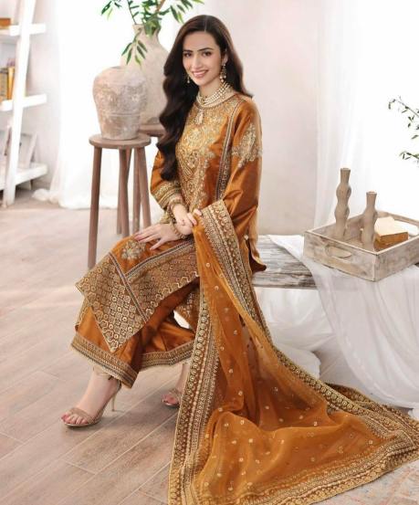 who is shoaib malik wife Sana Javed