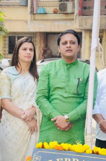 Abhishek Ghosalkar and Wife Tejswi ghasolkar _ 3