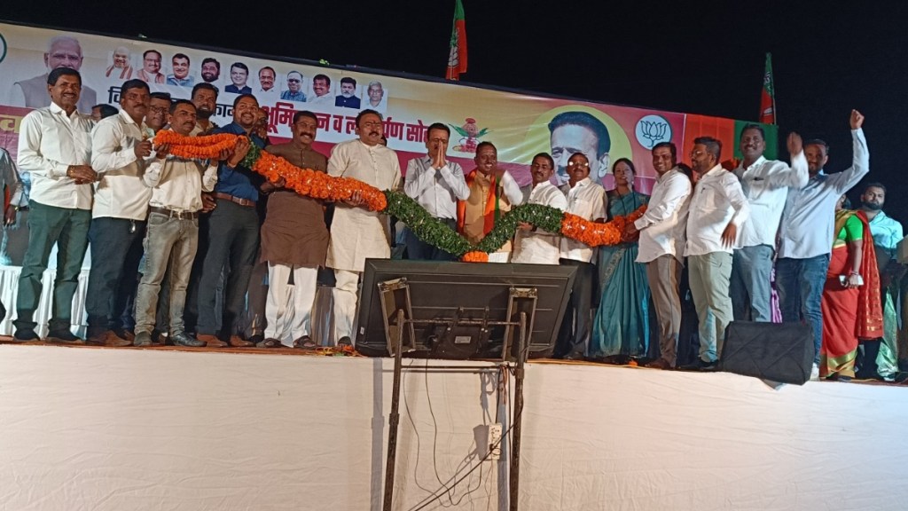 Bhoomipujan of various development works in Uran by Rural Development Minister Girish Mahajan Bhoomipujan of various development works in Uran by Rural Development Minister Girish Mahajan