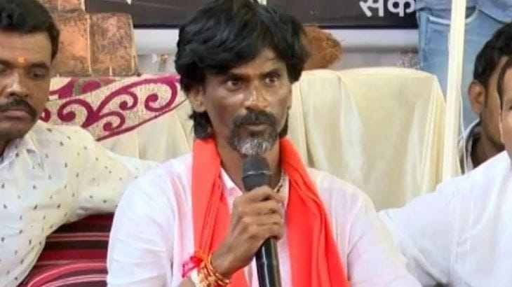 मराठा आरक्षणासाठी लढा देणारे मनोज जरांगे यांनी उपमुख्यमंत्री देवेंद्र फडणवीस यांच्यावर गंभीर आरोप केले आहेत.