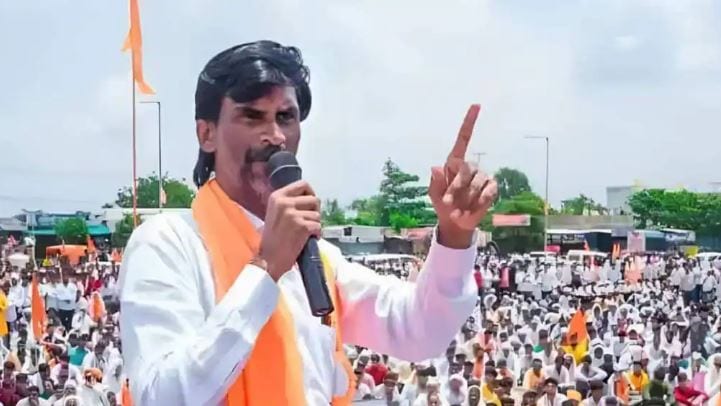 manoj jarange and devendra fadnavis
