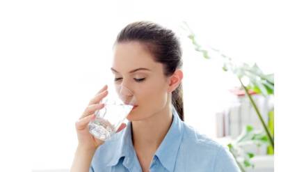 Before or after a meal: When is the right time to drink water?