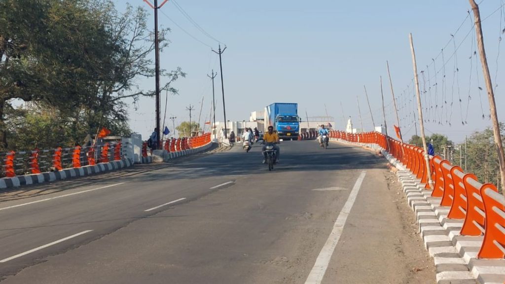 Railway flyover at Manmad is open for traffic Railway flyover at Manmad is open for traffic