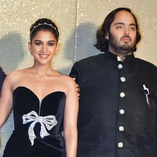 राधिका अनंत अंबानीपेक्षा वयाने मोठी आहे.