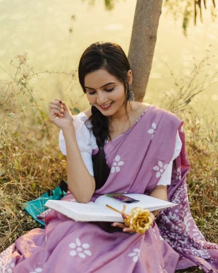याच फोटो सीरिजनंतर प्रथमेश व क्षितिजामधलं बोलणं हळूहळू वाढलं आणि कालांतराने त्याच प्रेमात रुपांतरित झालं. (फोटो सौजन्य - क्षितिजा घोसाळकर इन्स्टाग्राम)