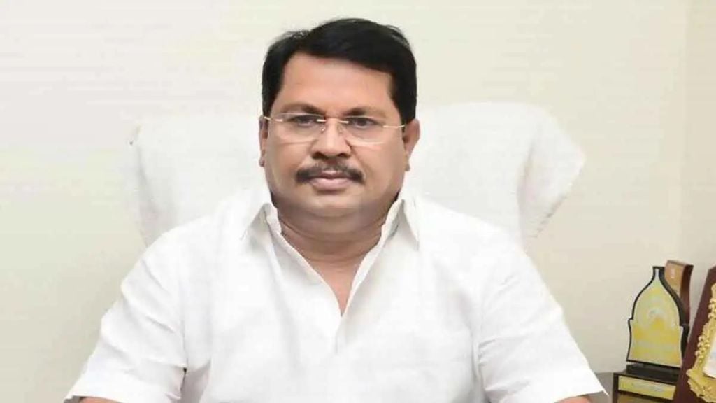 Why did Opposition leader Vijay Wadettiwar have to warn of a symbolic hunger strike