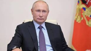 vladimir putin threatens nuclear war