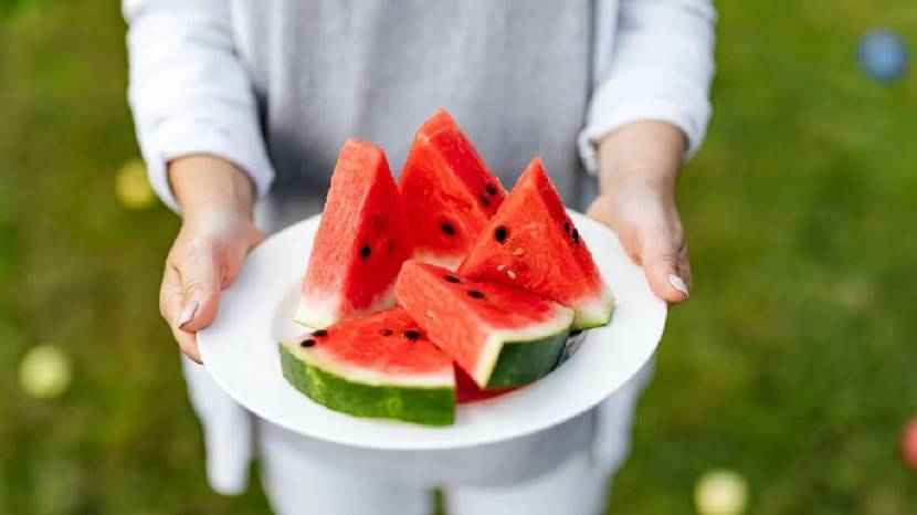 Spot These Signs On Watermelon To Know If It Is Sweet Without Tasting or Cutting Find Out Sweet Water Melon Jugad To Save Money