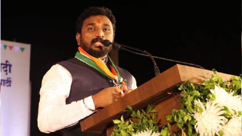 Young Man, Threatens, amol mitkari, Using Police Name, Files Complaint, Preventive action, ncp, MLA Young Man, Threatens, amol mitkari, Using Police Name, Files Complaint, Preventive action, ncp, MLA