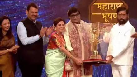 marathi actor ashok saraf won maharashtra bhushan award 2023 marathi actor ashok saraf won maharashtra bhushan award 2023