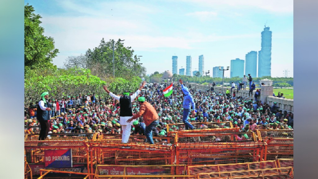 Major traffic jam at Delhi Noida border Police deployment in the background of farmers agitation