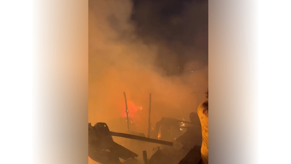 A massive fire breaks out in a slum in Govandi Mumbai news